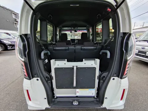 Honda N-BOX Custom