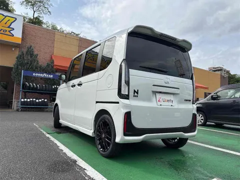 Honda N-BOX Custom