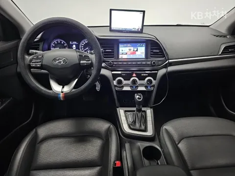 Hyundai Elantra (Avante)