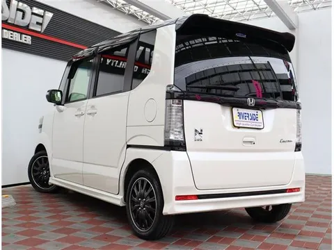 Honda N-BOX Custom