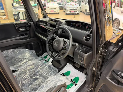 Honda N-BOX Custom