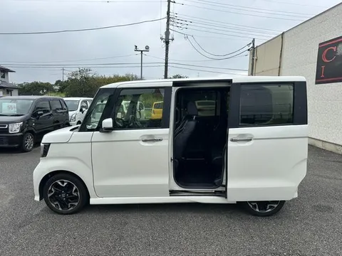 Honda N-BOX Custom