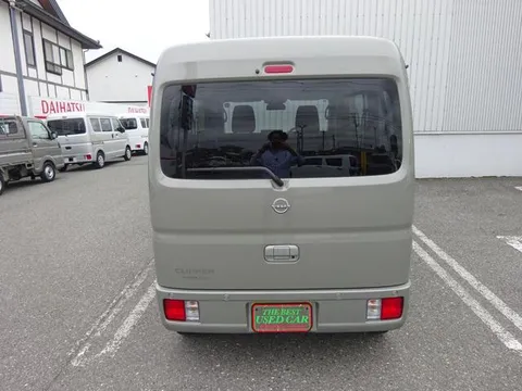 Nissan Clipper Van