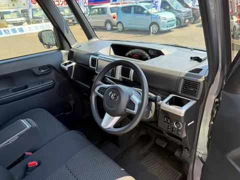 Toyota Pixis Mega