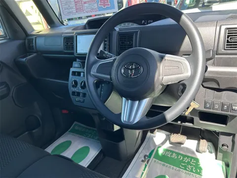 Toyota Pixis Mega