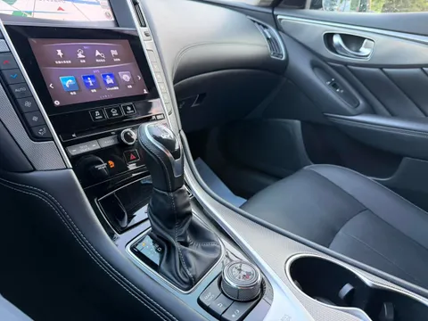 Infiniti Q50L