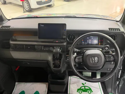 Honda N-BOX Custom