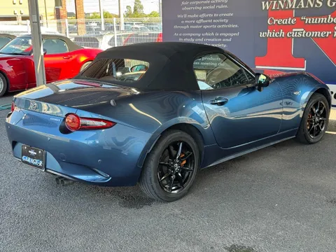 Mazda MX-5 (Roadster)