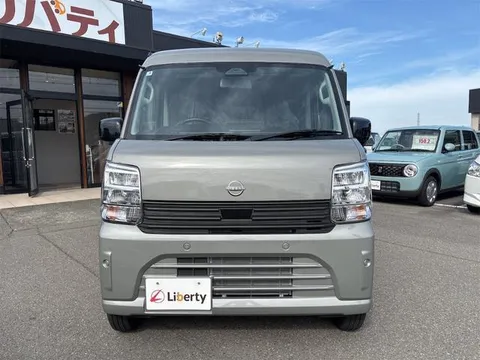Nissan Clipper Van