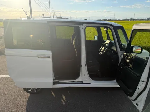 Honda N-BOX Custom