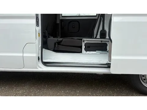 Nissan Clipper Van