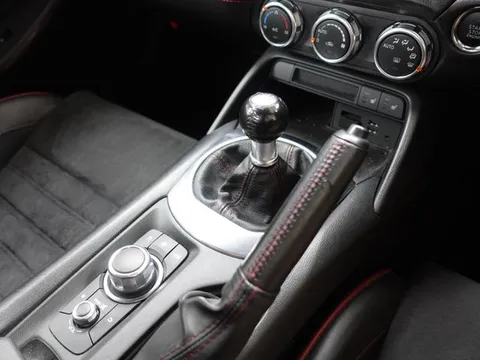 Mazda MX-5 (Roadster)