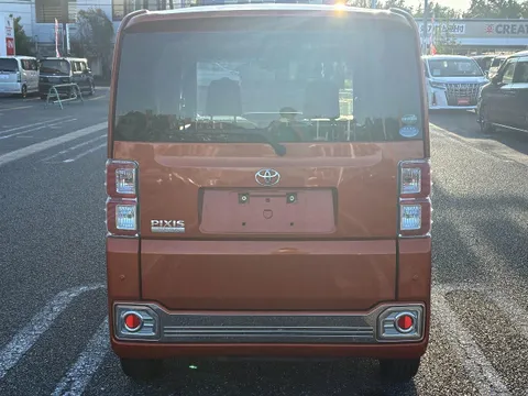 Toyota Pixis Mega