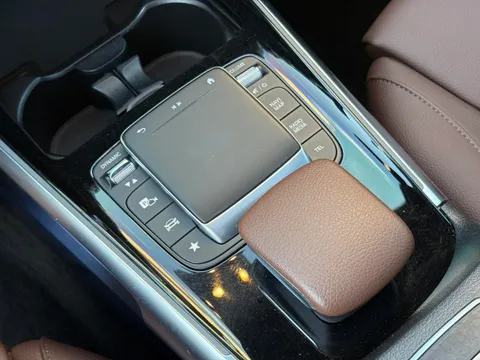Mercedes-Benz Mercedes-Benz GLB
