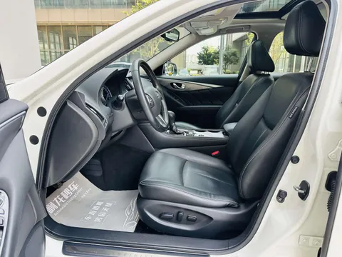 Infiniti Q50L