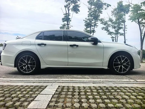 Lynk & Co 03