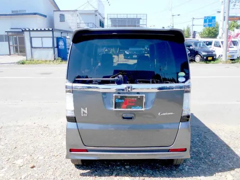 Honda N-BOX Custom