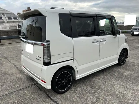 Honda N-BOX Custom