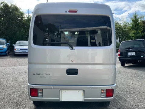 Mitsubishi Minicab Van