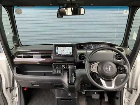 Honda N-BOX Custom
