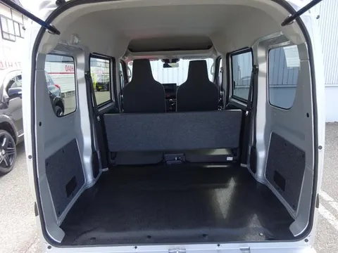 Nissan Clipper Van