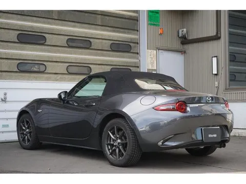 Mazda MX-5 (Roadster)