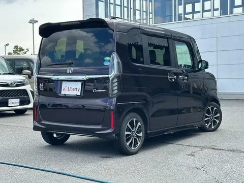 Honda N-BOX Custom