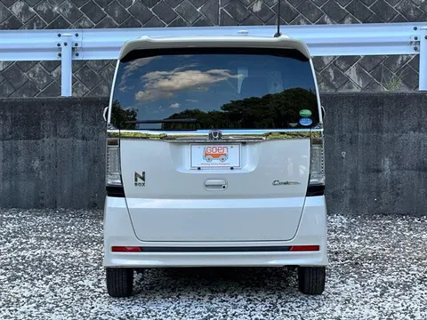 Honda N-BOX Custom