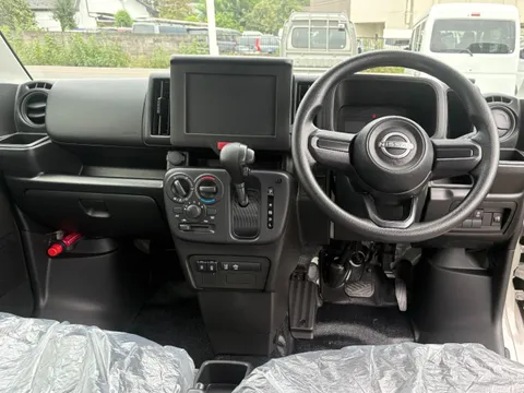 Nissan Clipper Van