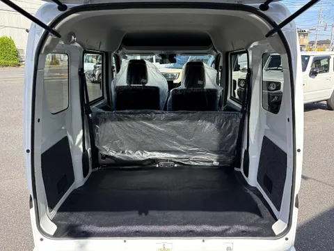 Nissan Clipper Van