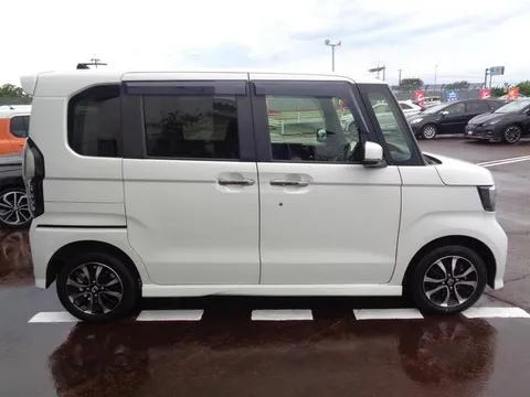 Honda N-BOX Custom