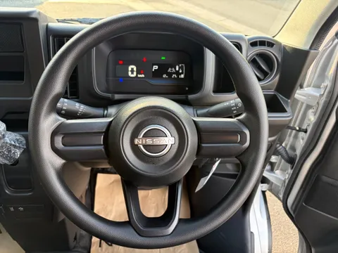 Nissan Clipper Van