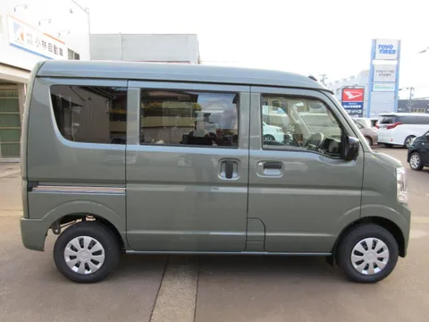 Nissan Clipper Van