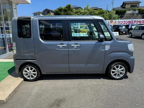 Toyota Pixis Mega