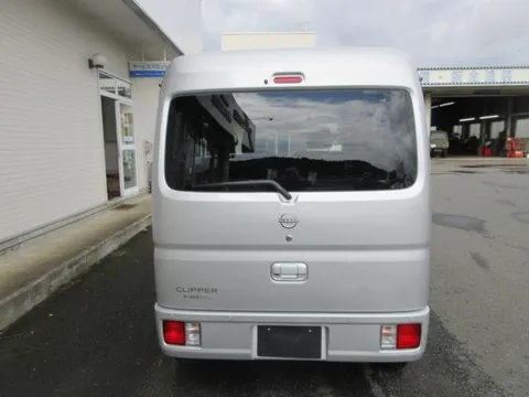Nissan Clipper Van