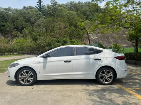 Hyundai Elantra (Avante)