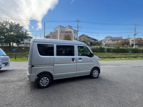 Nissan Clipper Van