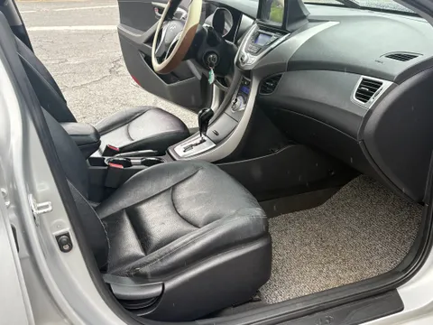 Hyundai Elantra (Avante)