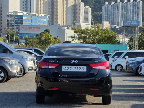 Hyundai Elantra (Avante)