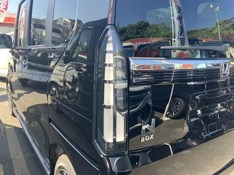 Honda N-BOX Custom