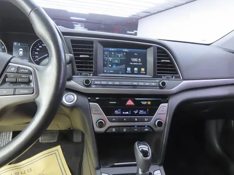 Hyundai Elantra (Avante)