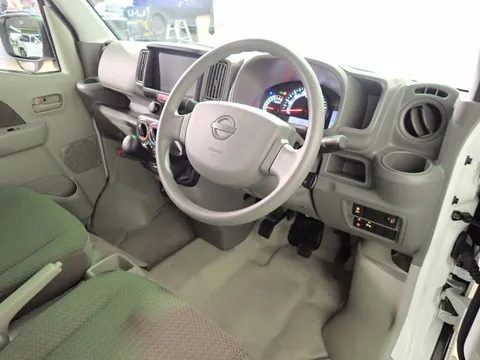 Nissan Clipper Van