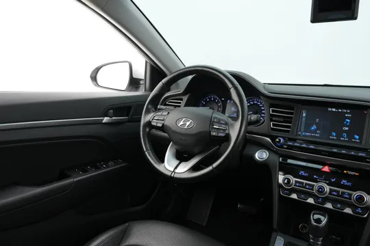 Hyundai Elantra (Avante)