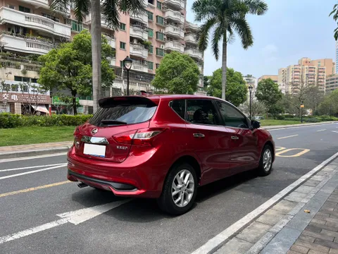 Nissan Tiida