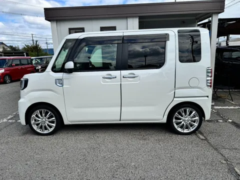 Toyota Pixis Mega