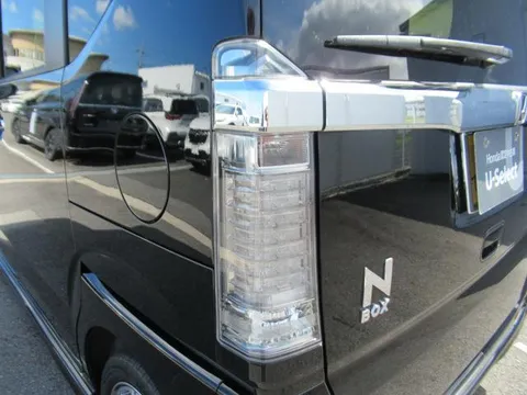 Honda N-BOX Custom
