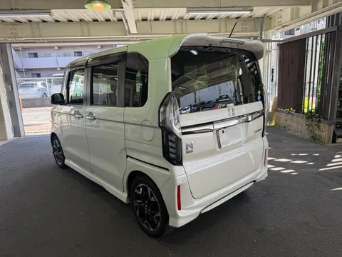 Honda N-BOX Custom