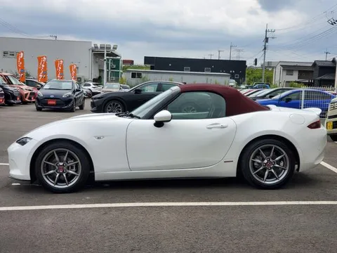 Mazda MX-5 (Roadster)