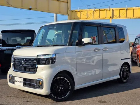 Honda N-BOX Custom