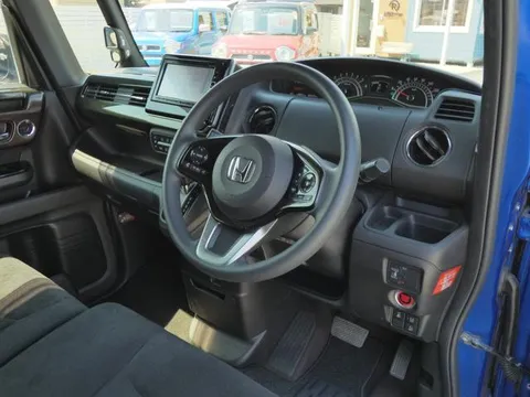 Honda N-BOX Custom